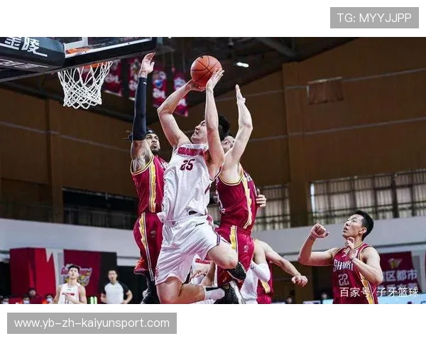 云南翡翠队主场不敌广州王朝队，遭遇两连败，中国云南翡翠