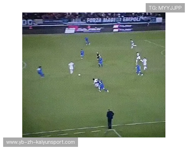 尤文断球后启动迅速，基耶萨射门太正